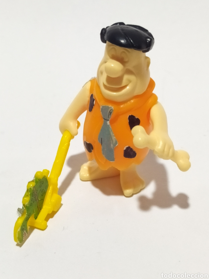 Figuras de Goma Kinder: Figura PVC. Kinder.K95 N 71.Los picapiedras.Pedro corta cedpes. . A&ntilde;o 1995.