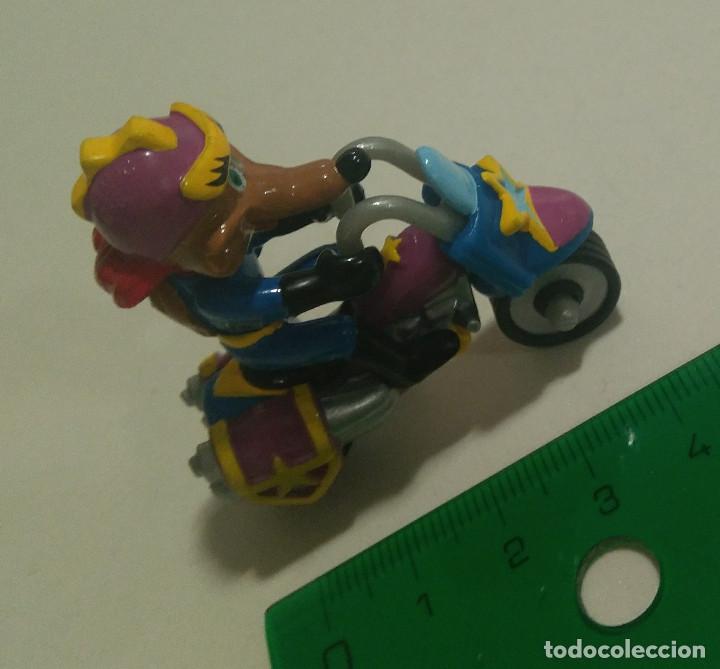 Figuras de Borracha e PVC: kinder motocoyote moto coyote monobloc moto harley mu&ntilde;eco