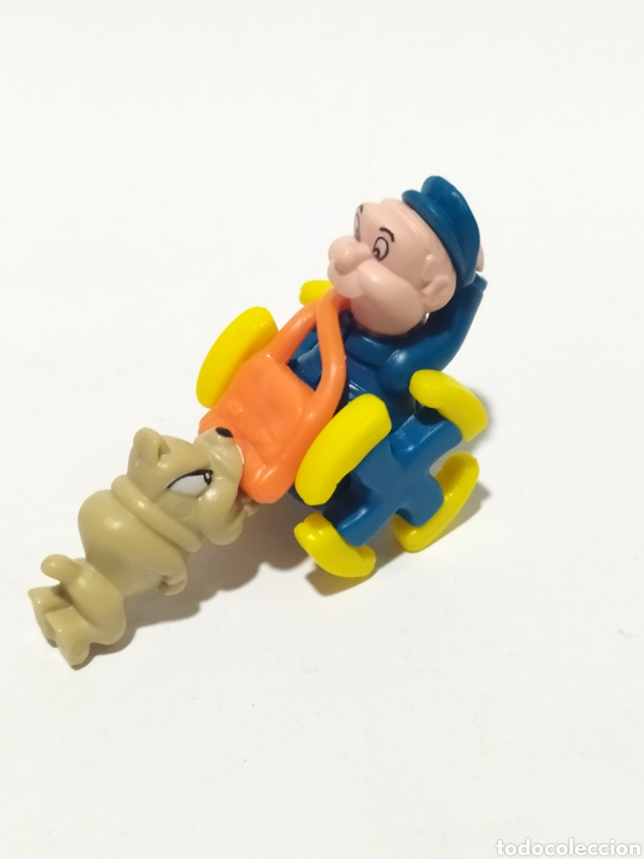 Kinder Figures: Figura PVC. Kinder.Cartero y perro. K00 N 19.A&ntilde;o 2000