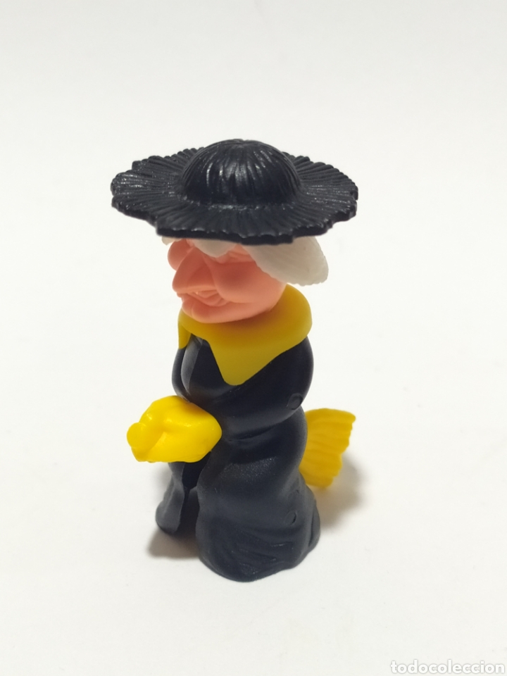 Kinder Figures: Figura PVC. Kinder. Bruja. K93 N 59.A&ntilde;o 1993.