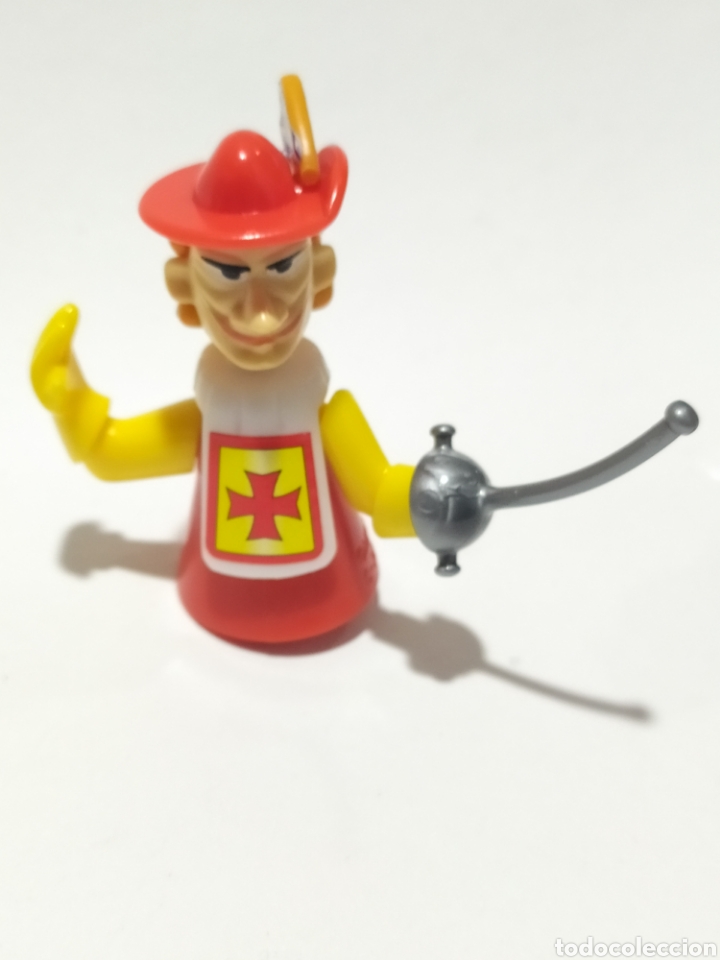 Kinder &Uuml;berraschung: Figuras PVC. Kinder. Mosquetero rojo. C77.A&ntilde;o 2005