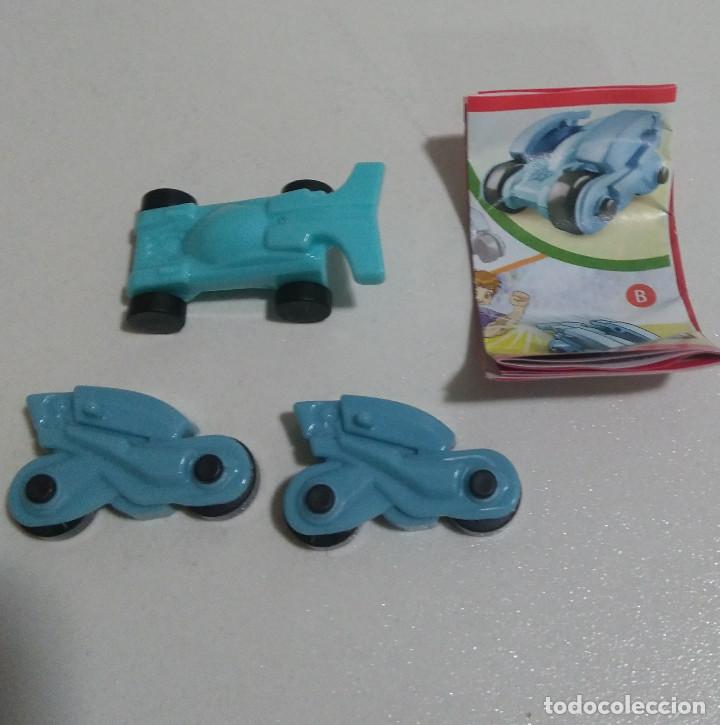 Figuras de Borracha e PVC: moto en kinder transformable coche bpz papel completo en miniatura azul