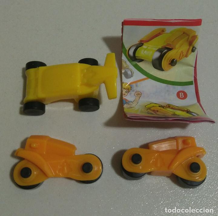 Figuras de Borracha e PVC: moto en kinder transformable coche bpz papel completo en miniatura amarillo