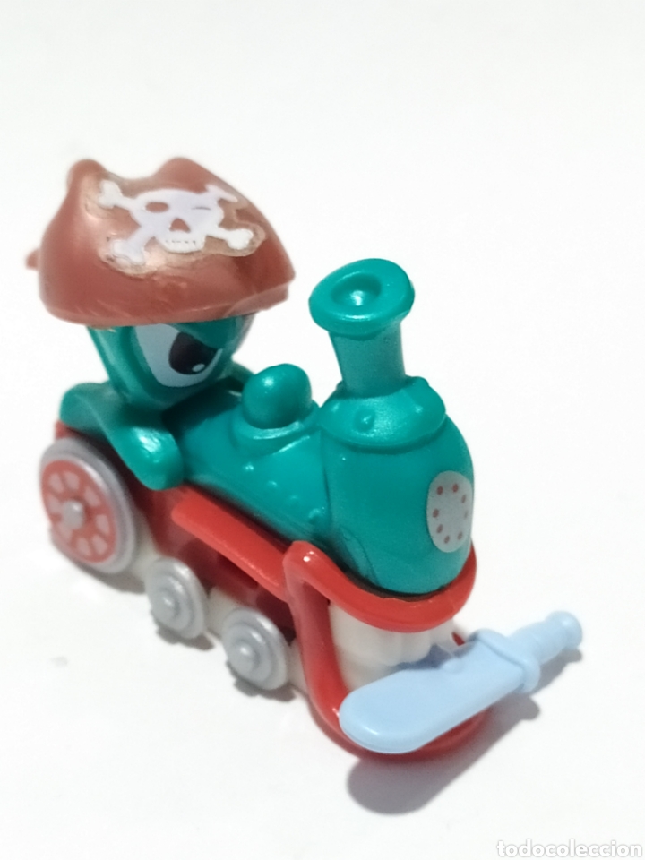 Figuras de Goma Kinder: Figuras PVC. Kinder. Locomotora Pirata. K00 N74.A&ntilde;o 2000