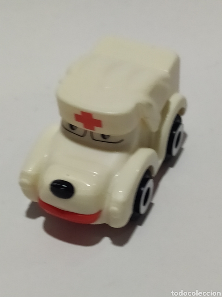 Figuras de Goma Kinder: Figuras PVC. Kinder. Ambulancia. K99 N104.A&ntilde;o 1999
