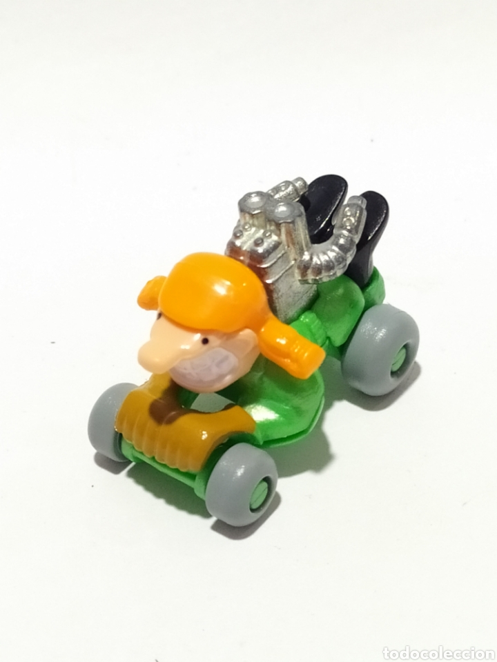 Figuras de Goma Kinder: Figuras PVC. Kinder. Hombre dragster verde. K00 N94.A&ntilde;o 2000