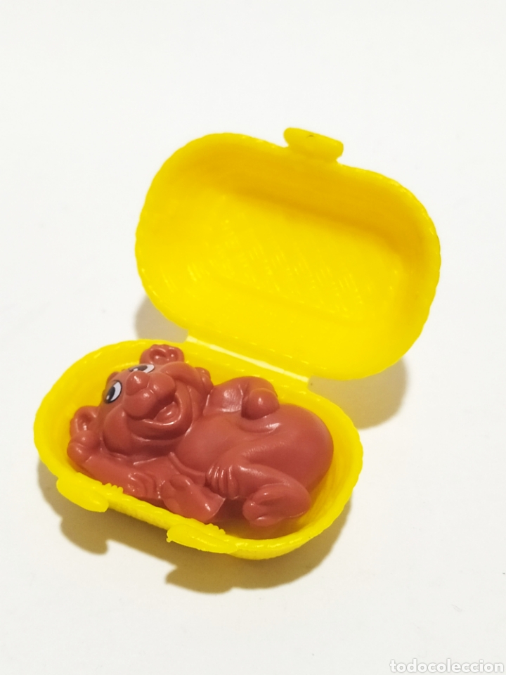 Figuras de Borracha e PVC: Figuras PVC. Kinder. K02 N74 .Oso en cesta.A&ntilde;o 2002