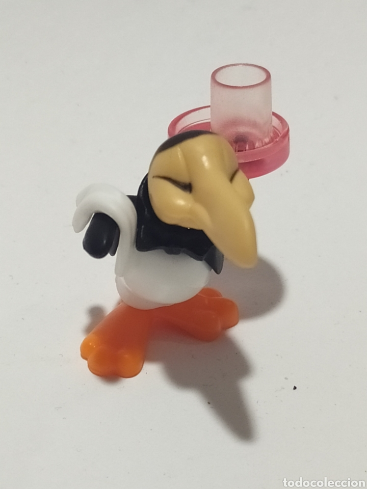 Kinder Figures: Figura PVC. Kinder. K00. N28.Pinguino camarero. A&ntilde;o 2000