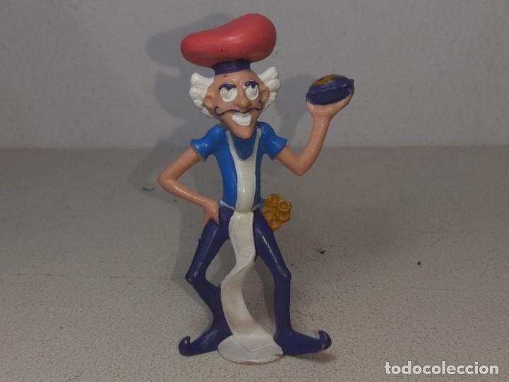 Figuras de goma y PVC: ANTIGUA FIGURA DE GOMA DE PASTELERO BIGOTON TARTA DE FRESA STRAWBERRY SHORTCAKE A&Ntilde;OS 80 A.G.C 1981