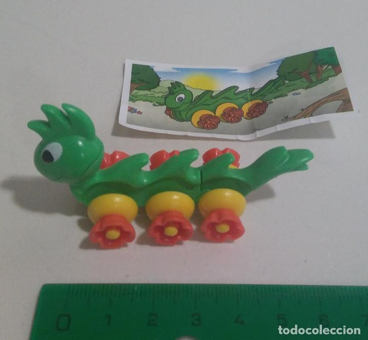 Figuras de Borracha e PVC: kinder antiguo k03 03 montable gusano insecto ruedas bpz papel