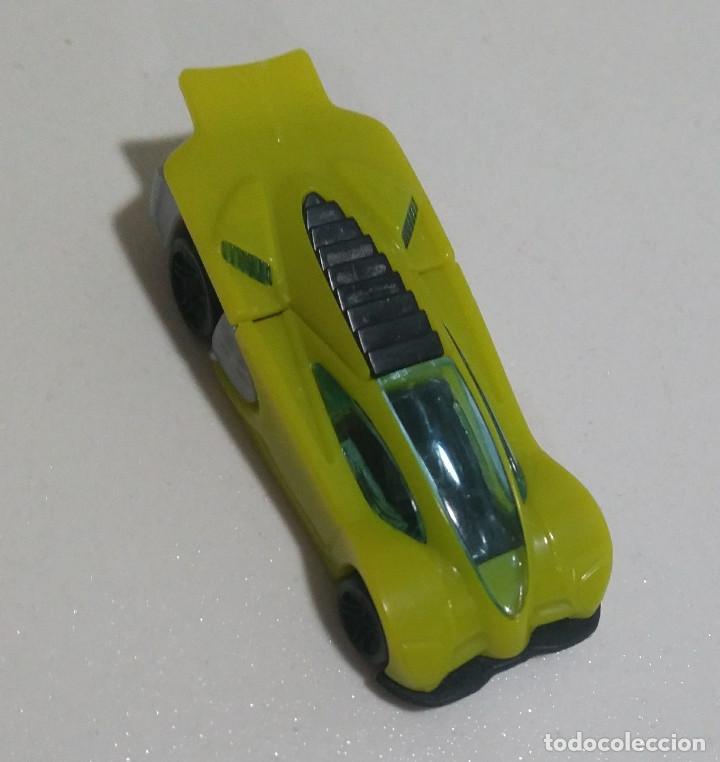Kinder Figures: coche kinder escala miniatura vehiculo cochecito car licencia hot wheels mattel