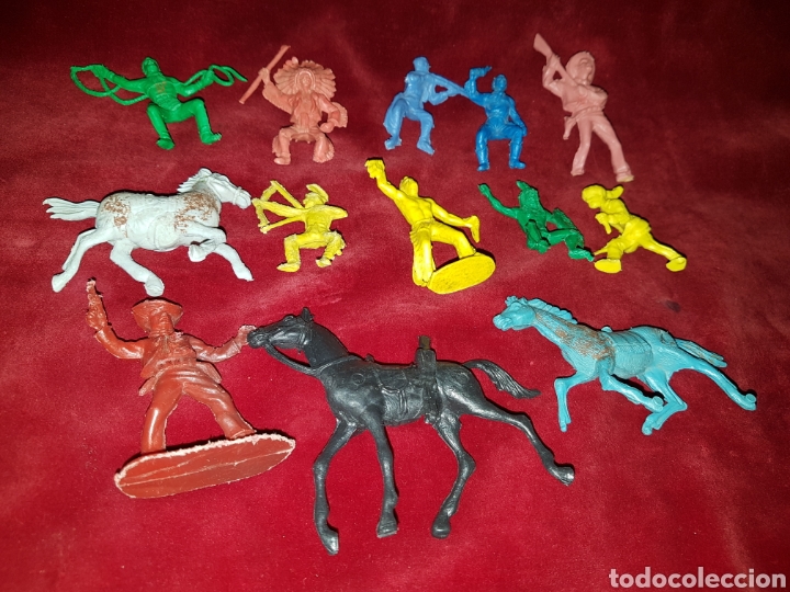Figuras de goma y PVC: Lote de figuras indios y vaqueros - Foto 1