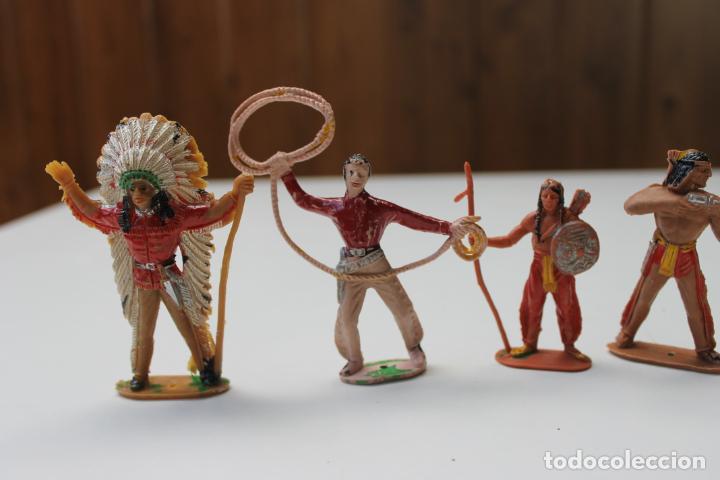 Figuras de goma y PVC: LOTE CUATRO INDIOS Y DOS VAQUEROS COMANSI, JECSAN - Foto 2