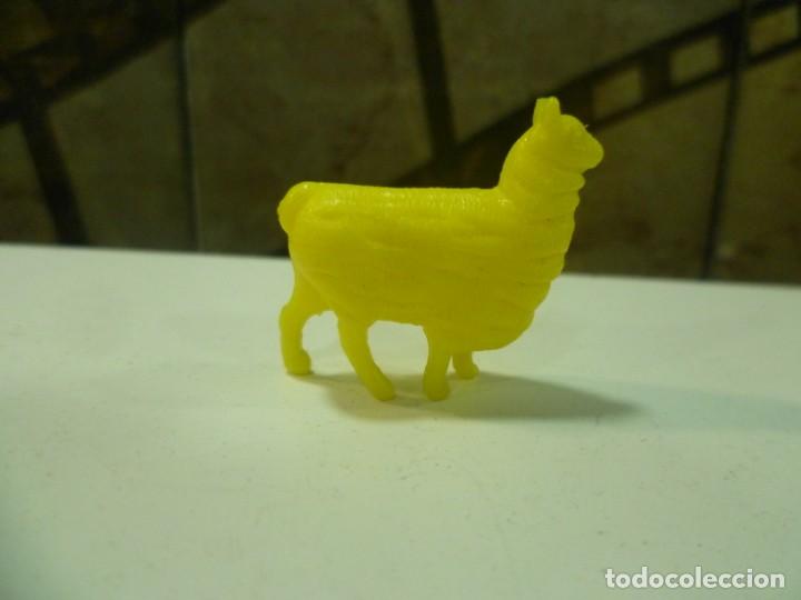 Figuras de goma y PVC: Figura llama - Foto 1