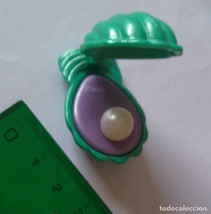 Figuras de goma Kinder: kinder concha perla mu&ntilde;eco miniatura - Foto 1