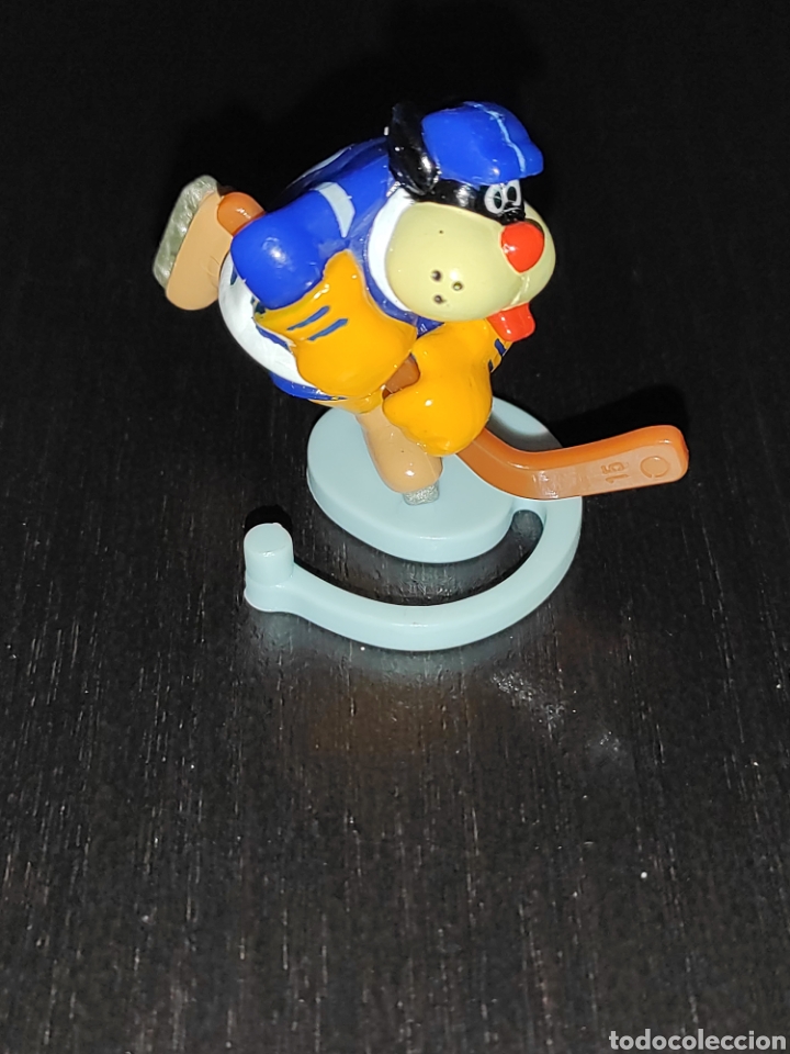 Kinder Figures: kINDER FERRERO 206C figuras animales jugando hockey sin placa hielo Alem. Europa 2008 1 fig + 1 bpz