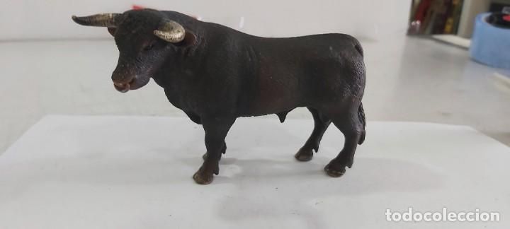Figuras de goma y PVC: ANTIGUA FIGURA DE TORO - Foto 1
