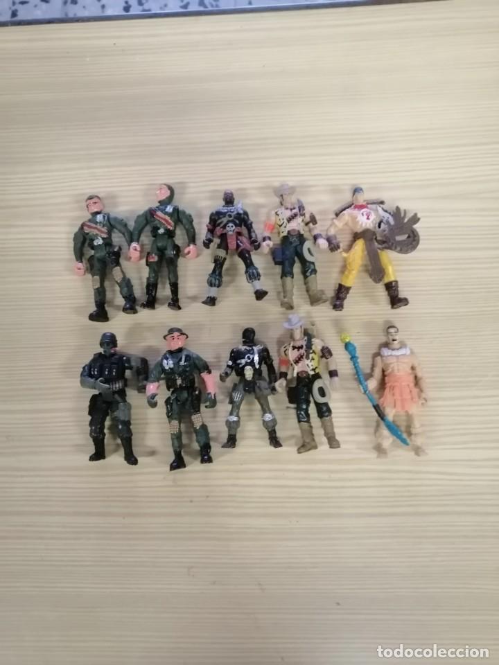 Figuras de goma y PVC: LOTE DE 29 FIGURAS MU&Ntilde;ECOS - Foto 4