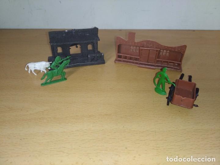 Figuras de goma y PVC: ANTIGUOS EDIFICIOS MONTAPLEX STATION Y RANCHO DE LA PRADERA - Foto 1