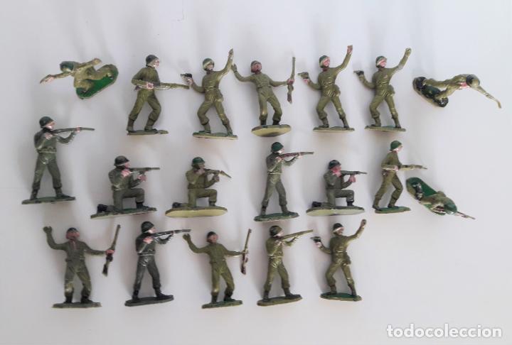 Figuras de Goma y PVC: Lote 19 soldados .4,5 CMS - Foto 2 - 248963970