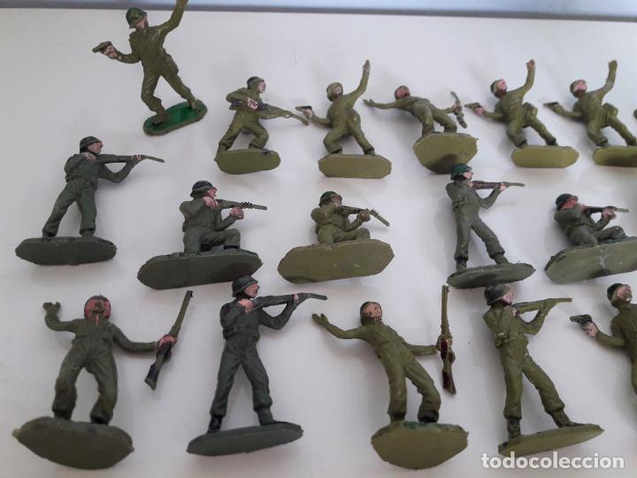 Figuras de Goma y PVC: Lote 19 soldados .4,5 CMS - Foto 3 - 248963970