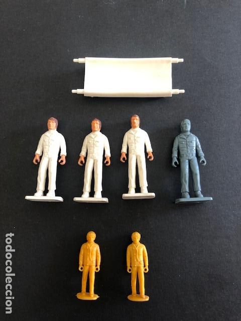 Figuras de Goma y PVC: LOTE DE FIGRUAS GOMA - PVC- PLASTICO (CAMILLEROS Y CAMILLA) OJO LA CAMILLA NO SE ACOPLA A LAS MANOS