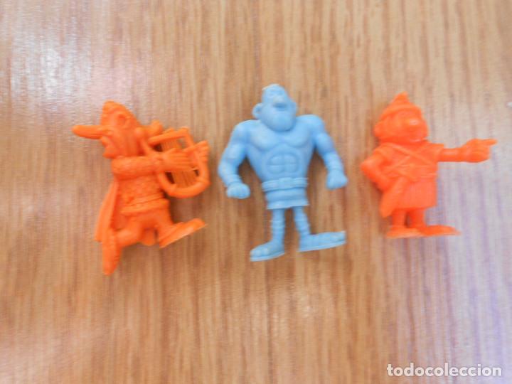 Figuras de goma y PVC: 3 figuras asterix y obelix. dunkin. - Foto 1