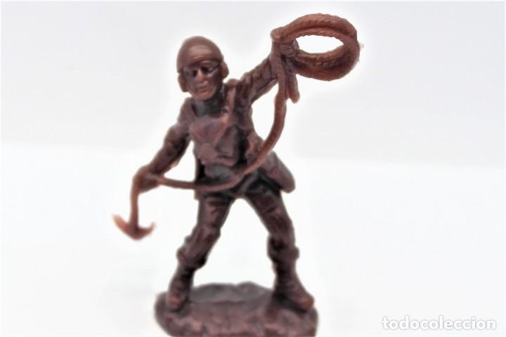 Figure di Gomma e PVC: Antigua Figura en Pl&aacute;stico. Soldado de la Serie Paracaidistas de Italia. Atlantic. A&ntilde;os 70