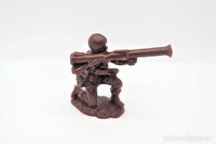 Figure di Gomma e PVC: Antigua Figura en Pl&aacute;stico. Soldado de la Serie Paracaidistas de Italia. Atlantic. A&ntilde;os 70