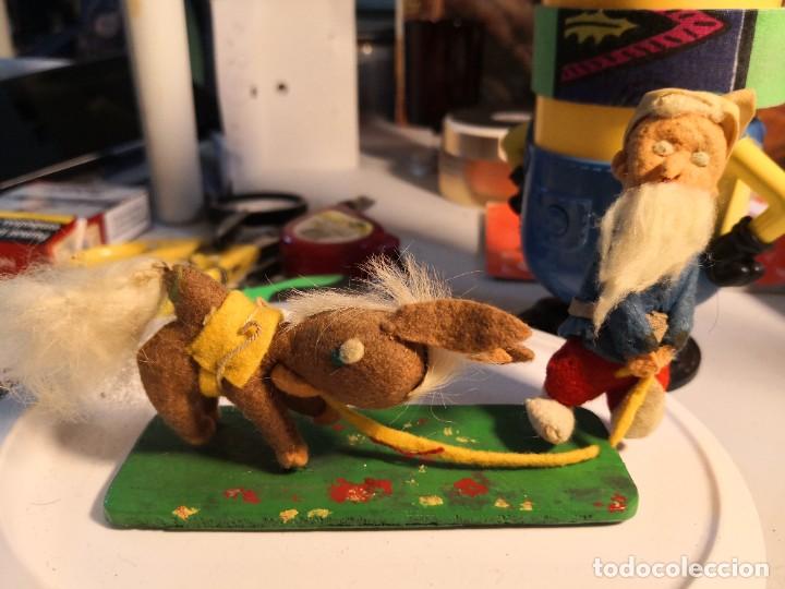 Gummi- und PVC-Figuren: Raro antiguo juguete de pareja de figuras nomo y burro.