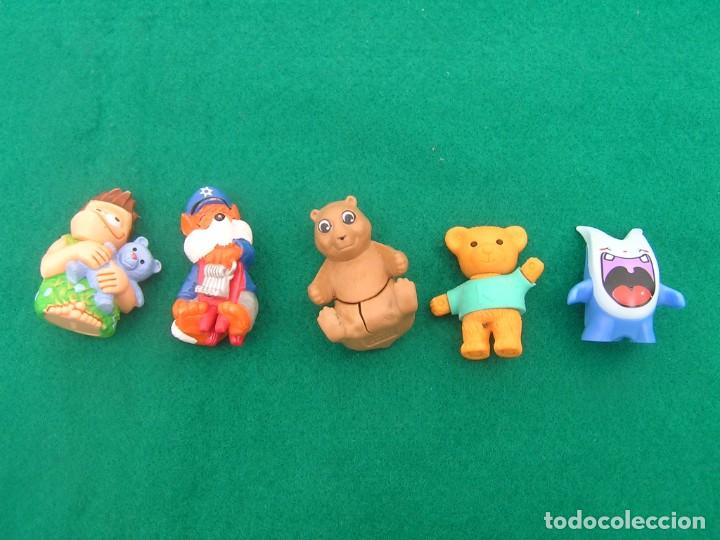 Figuras de Borracha e PVC: Lote de 5 figuras Huevos Sorpresa KINDER:Troglodita, zorro guardi&aacute;n, dos osos diferentes y pers.azul