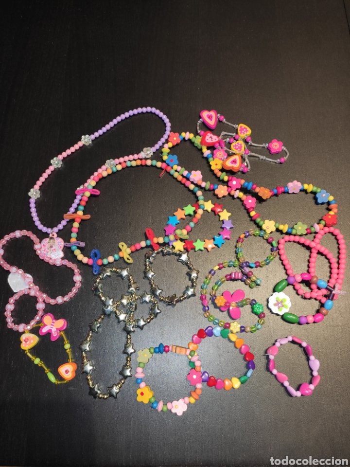 Gummi- und PVC-Figuren: Conjunto collares pulseras promocionales Disney y varios