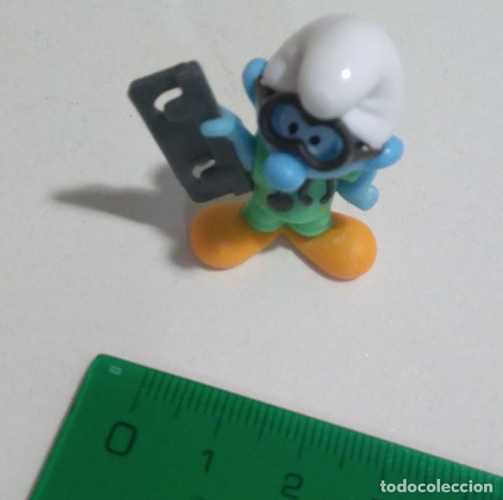 Figuras de Goma Kinder: pitufo cirujano mu&ntilde;eco profesiones smurfs kinder figurita medico sanitario sanidad filosofo city