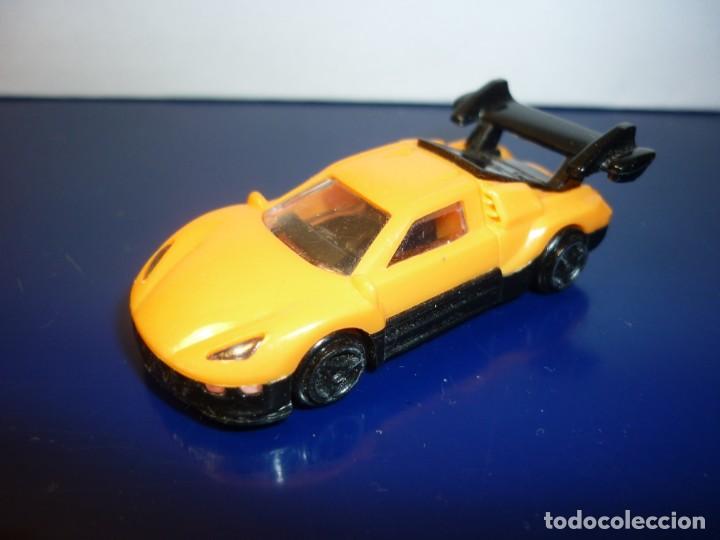 Figuras de goma Kinder: Figura Kinder - coche - Foto 1