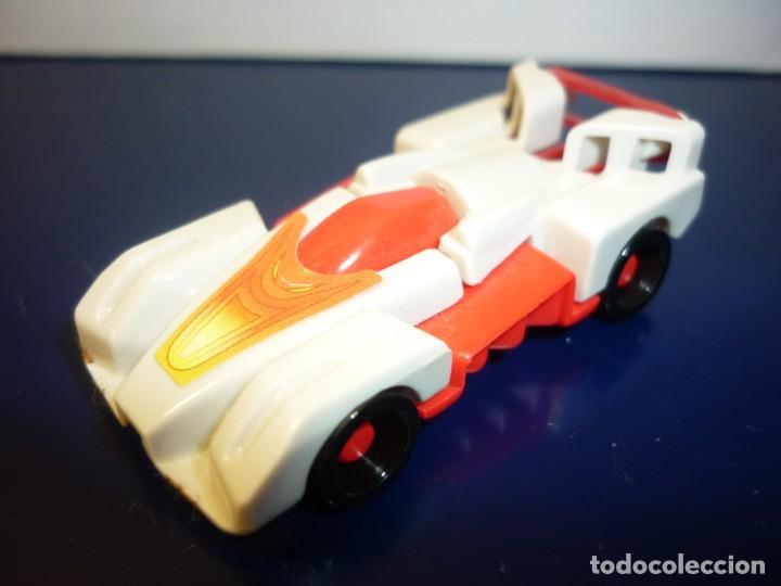 Figuras de goma Kinder: Figura Kinder - coche - Foto 1