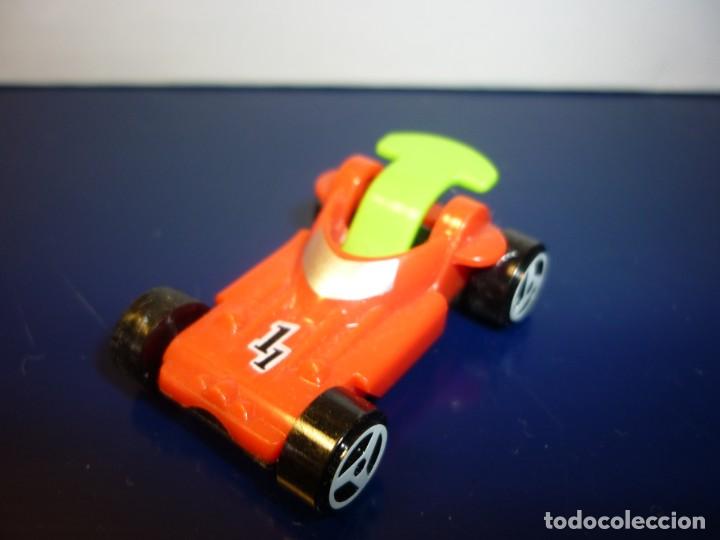 Figuras de goma Kinder: Figura Kinder - coche - Foto 1