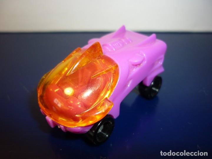 Figuras de goma Kinder: Figura Kinder - coche - Foto 1