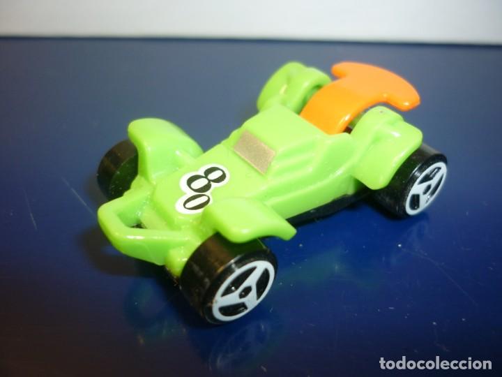 Figuras de goma Kinder: Figura Kinder - coche - Foto 1