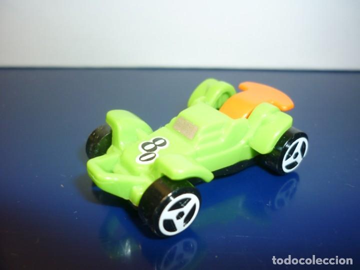 Figuras de goma Kinder: Figura Kinder - coche - Foto 1