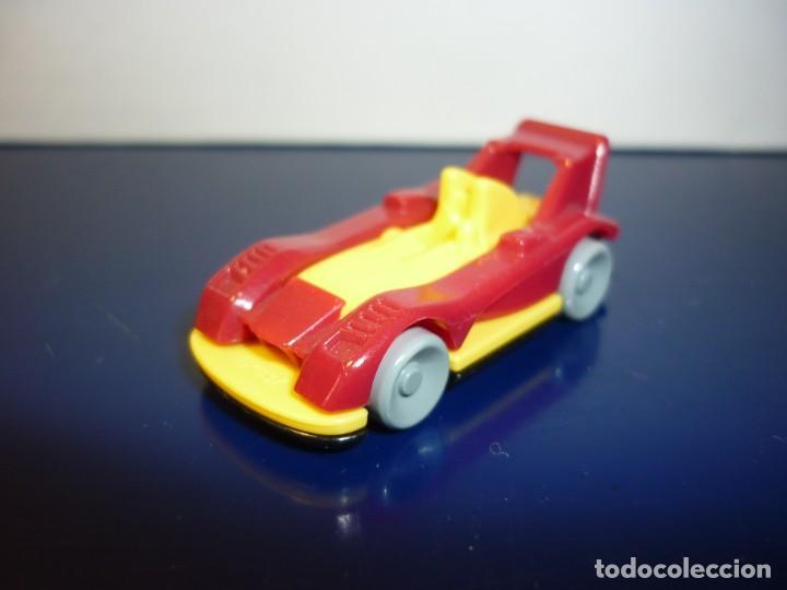 Figuras de goma Kinder: Figura Kinder - coche - Foto 1