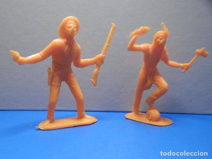 Figuras de goma y PVC: Figuras Pvc - 2 Figuras - Indios - Naranjas - Foto 1