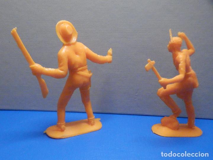 Figuras de goma y PVC: Figuras Pvc - 2 Figuras - Indios - Naranjas - Foto 2
