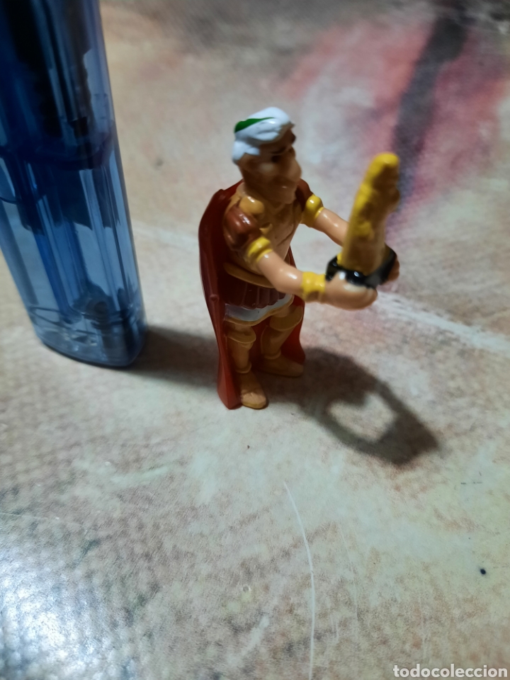 Figuras de goma Kinder: Julio C&eacute;sar Huevo Kinder. - Foto 1