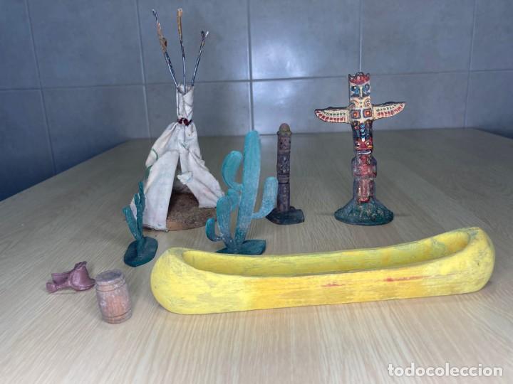 Figuras de goma y PVC: Lote de figuras indios - Foto 1
