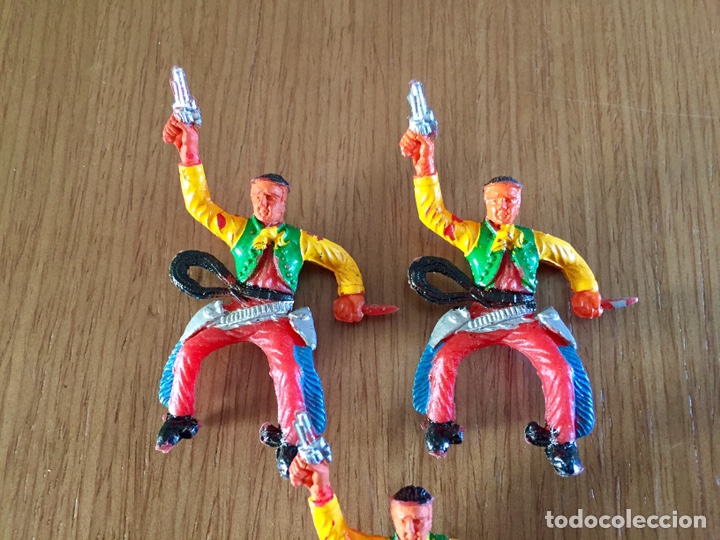 Figuras de goma y PVC: Lote de vaqueros. M. Sotorres. - Foto 2