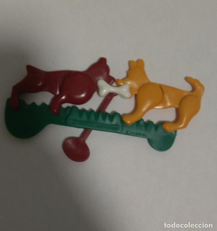 Kinder Figures: perros kinder canes hueso peleando ferrero