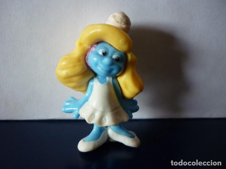 Figuras de goma Kinder: Figura Kinder - Pitufina - Pitufos - Foto 1