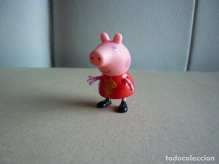 Figuras de goma y PVC: Figura de pl&aacute;stico Peppa Pig . 6 cm - Foto 1
