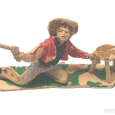 Figuras de Goma y PVC: VAQUERO COWBOY CON TABURETE POSICION DISPARANDO SERIE OESTE AÑOS 60. Lote 258744920