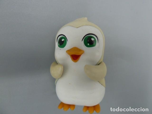 Figuras de goma y PVC: Pinguino del Arco Iris. Magiki - Foto 1